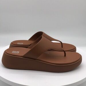 Fitflop womens Brown Platform Thong Sandals size 10 US
